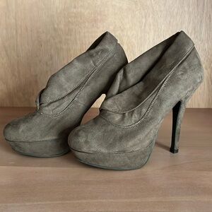 Mossimo Taupey/Grey Heels in Suede-like Texture